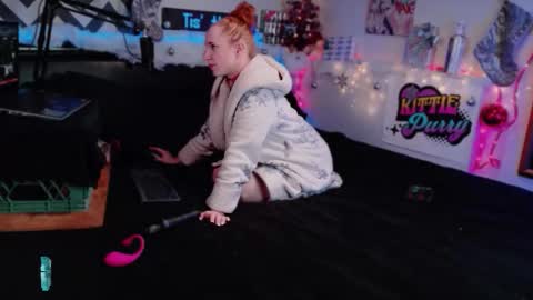 Kittie Purry online show from December 20, 5:14 am