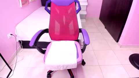 kitty_doll_squirt online show from September 18, 12:09 pm