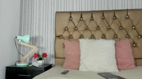 kitty eloays online show from April 21, 3:52 pm