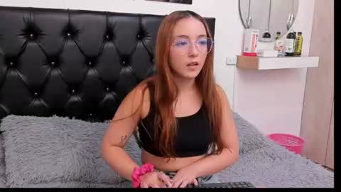 kitty_f00x online show from June 14, 8:44 pm