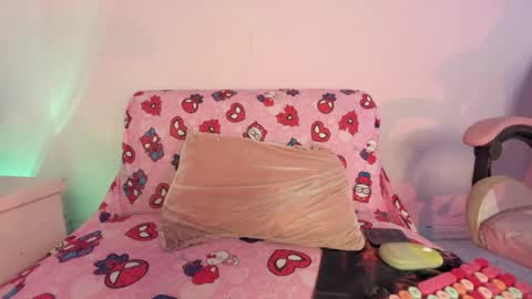 kitty_kryss online show from April 15, 6:00 pm