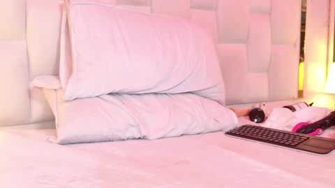 Snapshot of kitty_lovee1 chatting on October 13, 6:37 am kitty online show from October 13, 6:37 am