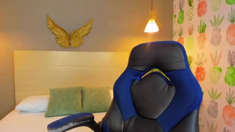 K I T T Y online show from October 22, 12:51 pm