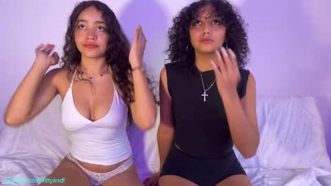 Snapshot of kittyand chatting on October 16, 10:41 pm Kitty black hair 19 years Isa red hair18 years John 21 years online show from October 16, 10:41 pm