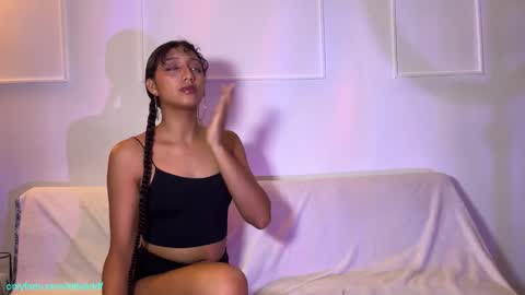 Snapshot of kittyand chatting on October 8, 3:24 am Kitty black hair 19 years Isa red hair18 years John 21 years online show from October 8, 3:24 am