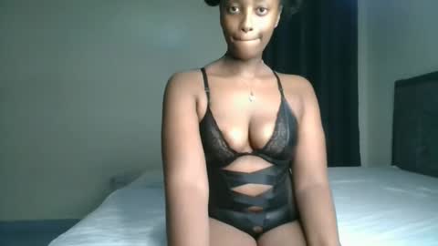 Kittypettite online show from April 18, 5:04 pm