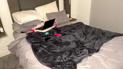 kittywoodyluv online show from December 18, 3:57 am