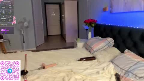 Snapshot of kittyy_cuttie chatting on October 13, 9:33 am kittyy online show from October 13, 9:33 am