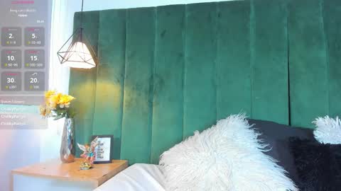 K I T T Y Y  online show from October 22, 8:54 pm