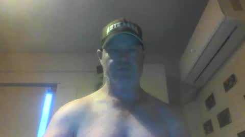 kiwiguy19773 online show from February 18, 7:10 am