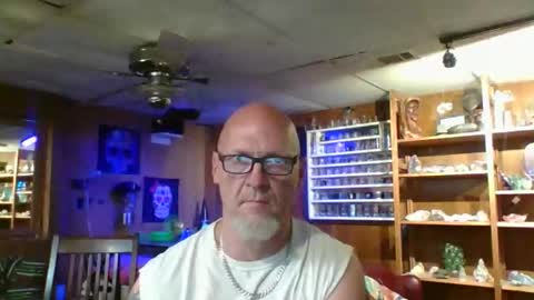 MrKleeen online show from April 2, 11:22 pm