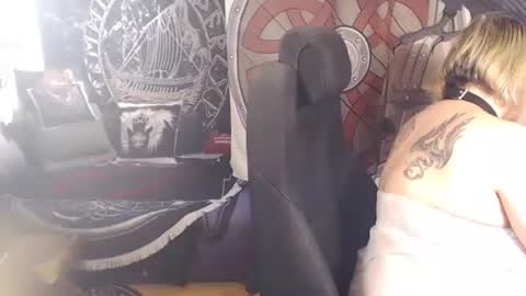 Snapshot of kleiner_teufel chatting on March 11, 8:19 am Michelle online show from March 11, 8:19 am