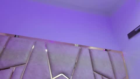 kloe online show from April 19, 5:52 am