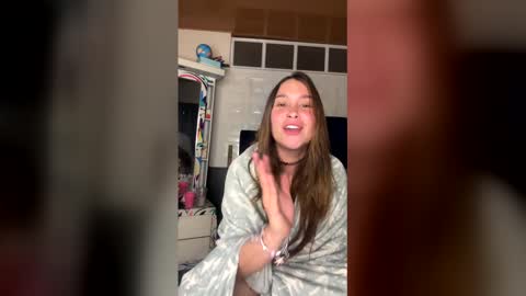 kloelamaravilla18 online show from March 12, 4:05 am