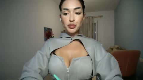 Snapshot of klover_kissu chatting on October 4, 6:39 pm Klover online show from October 4, 6:39 pm