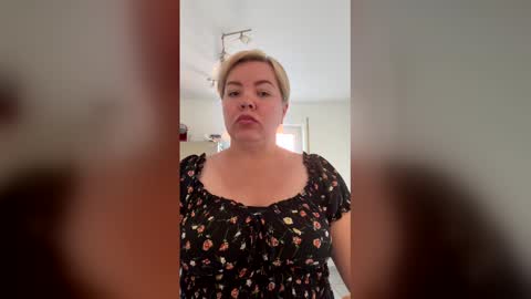 klubnichka2 online show from April 23, 3:57 pm