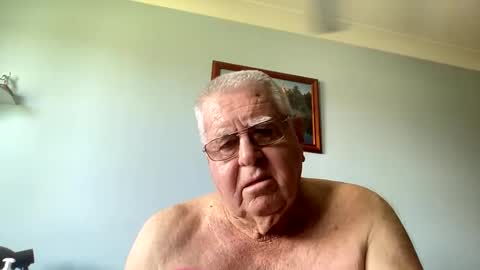 Aussiedude online show from December 12, 4:15 am