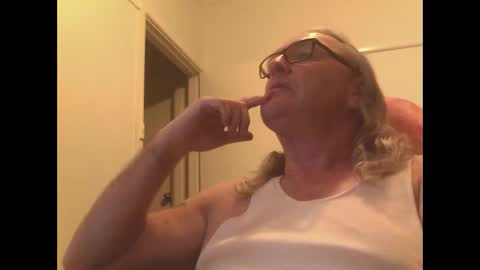 knobout online show from October 26, 8:15 am