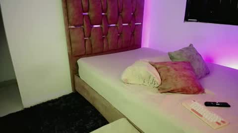 kolexantonella online show from December 18, 1:23 am