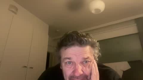 kovapoika online show from October 14, 6:00 pm