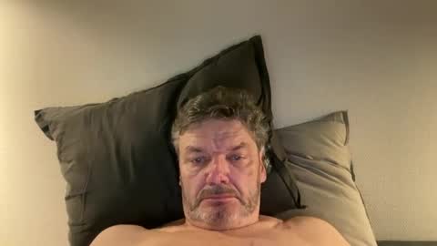 kovapoika online show from November 15, 8:43 pm