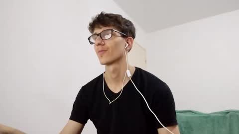 Facu online show from March 8, 12:09 pm