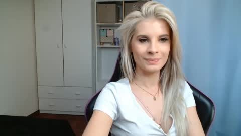 KristineAmore online show from June 3, 2:44 pm
