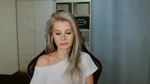 KristineAmore online show from March 26, 7:24 am