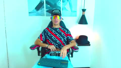 justym online show from December 29, 7:28 am