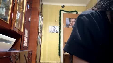 Mira online show from February 25, 8:45 pm