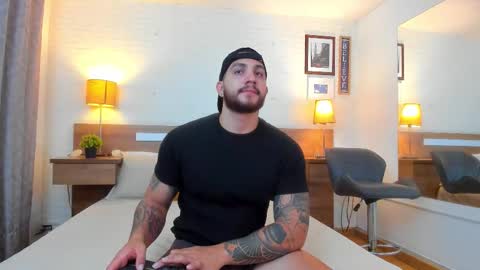 Snapshot of kylenorth_ chatting on October 5, 9:33 pm kylenorth_ online show from October 5, 9:33 pm