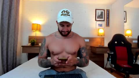 Snapshot of kylenorth_ chatting on October 9, 11:15 am kylenorth_ online show from October 9, 11:15 am