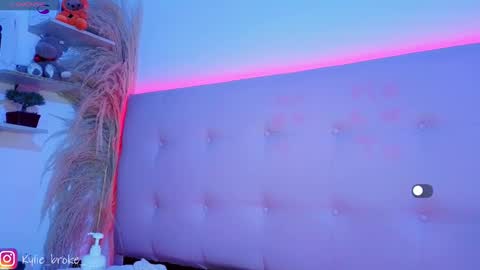 k ylie online show from March 11, 12:02 am