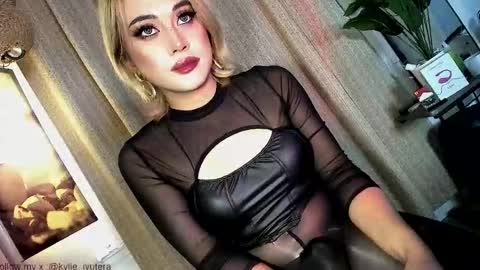 Snapshot of kylie_iyutera chatting on September 26, 9:50 am kylie online show from September 26, 9:50 am