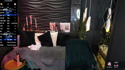 Kylie online show from April 20, 1:47 pm