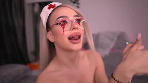 Kylie online show from October 31, 9:48 pm