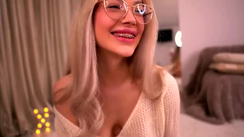 Kylie online show from April 3, 8:27 pm