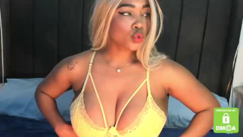 kylie white boobs online show from December 3, 5:35 pm