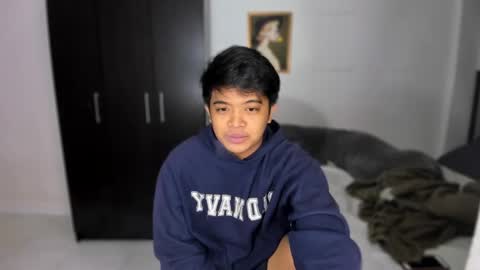 kyll_collins online show from December 9, 7:17 am