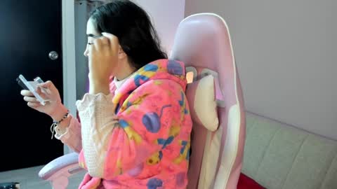 Kym Giraldo online show from December 9, 6:45 am