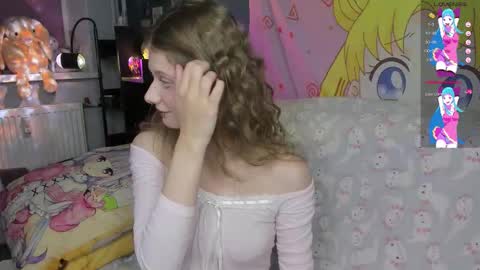 Snapshot of l1ttlekiki chatting on October 4, 2:37 pm Sara online show from October 4, 2:37 pm