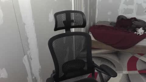 l1v1nth3dr3am online show from September 15, 8:27 am