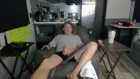 Snapshot of l8tniter chatting on October 14, 3:53 am l8tniter online show from October 14, 3:53 am