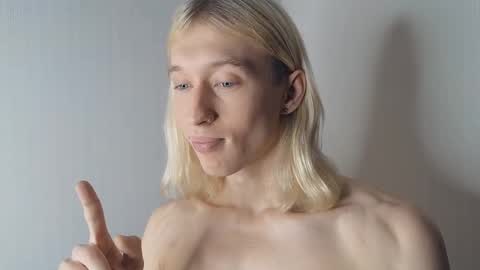Snapshot of l_adonis_l chatting on March 5, 4:56 am Adonis online show from March 5, 4:56 am