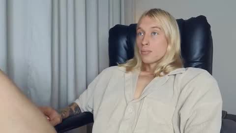 Snapshot of l_adonis_l chatting on September 13, 6:38 am Adonis online show from September 13, 6:38 am