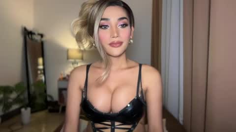 ISABEL online show from March 18, 11:38 am