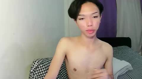 Laura online show from April 18, 3:47 pm