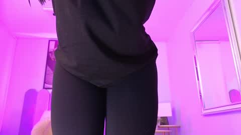Snapshot of laady_brownn chatting on February 19, 11:28 am Cris online show from February 19, 11:28 am