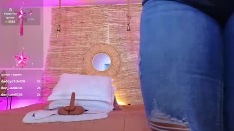 Snapshot of laady_brownn chatting on March 4, 11:51 am Cris online show from March 4, 11:51 am