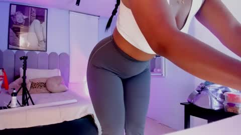 Snapshot of laady_brownn chatting on February 24, 11:32 am Cris online show from February 24, 11:32 am